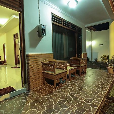 Griya Langen Guesthouse Yogyakarta Kültér fotó