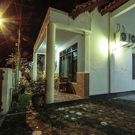 Griya Langen Guesthouse Yogyakarta Kültér fotó