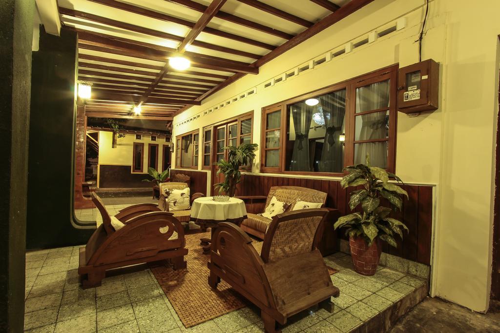 Griya Langen Guesthouse Yogyakarta Kültér fotó