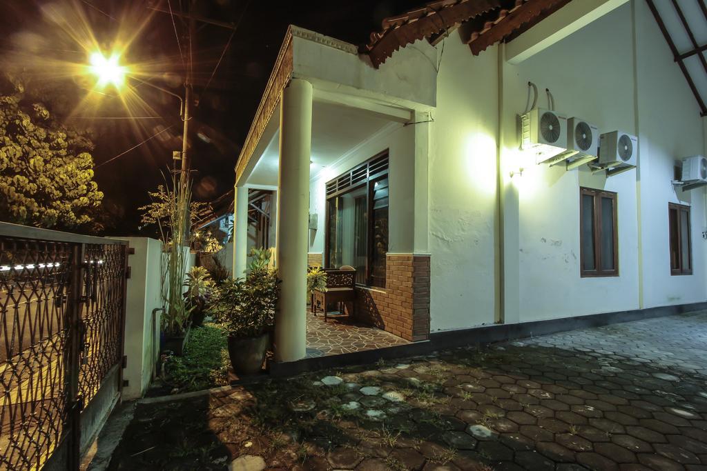 Griya Langen Guesthouse Yogyakarta Kültér fotó