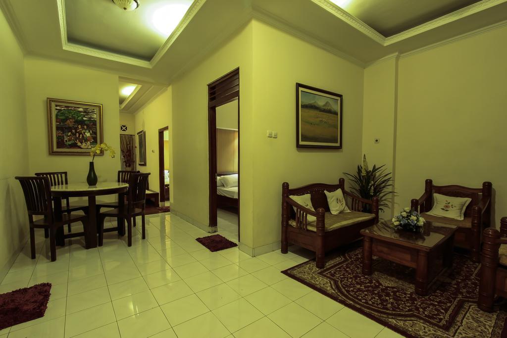 Griya Langen Guesthouse Yogyakarta Kültér fotó