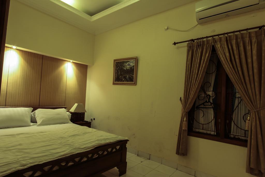 Griya Langen Guesthouse Yogyakarta Kültér fotó